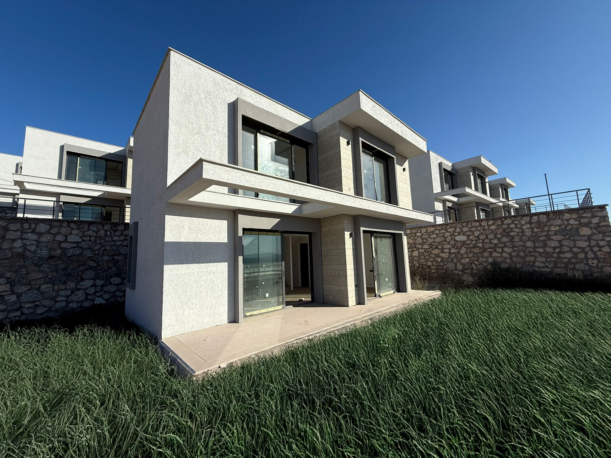 MİLAS BOĞAZİÇİ SATILIK YENİ MÜSTAKİL VİLLA