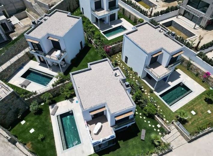 BODRUM GÜMÜŞLÜKTE DENİZE 300 METRE SATILIK 4+1 VİLLA