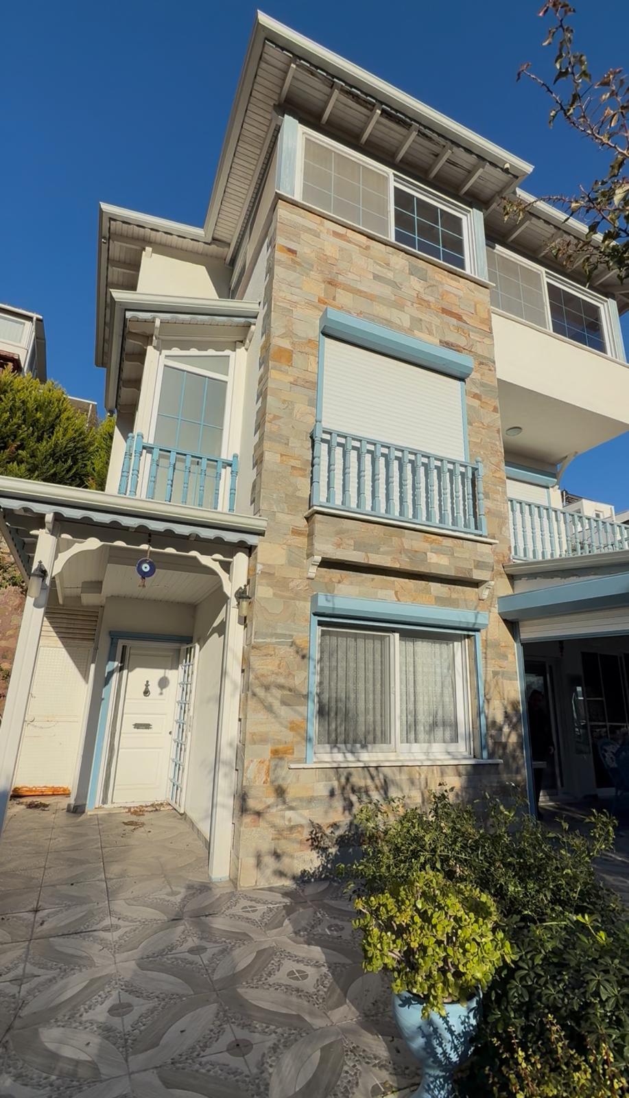 MİLAS BOĞAZİÇİNDE TAM MÜSTAKİL 4+1 VİLLA