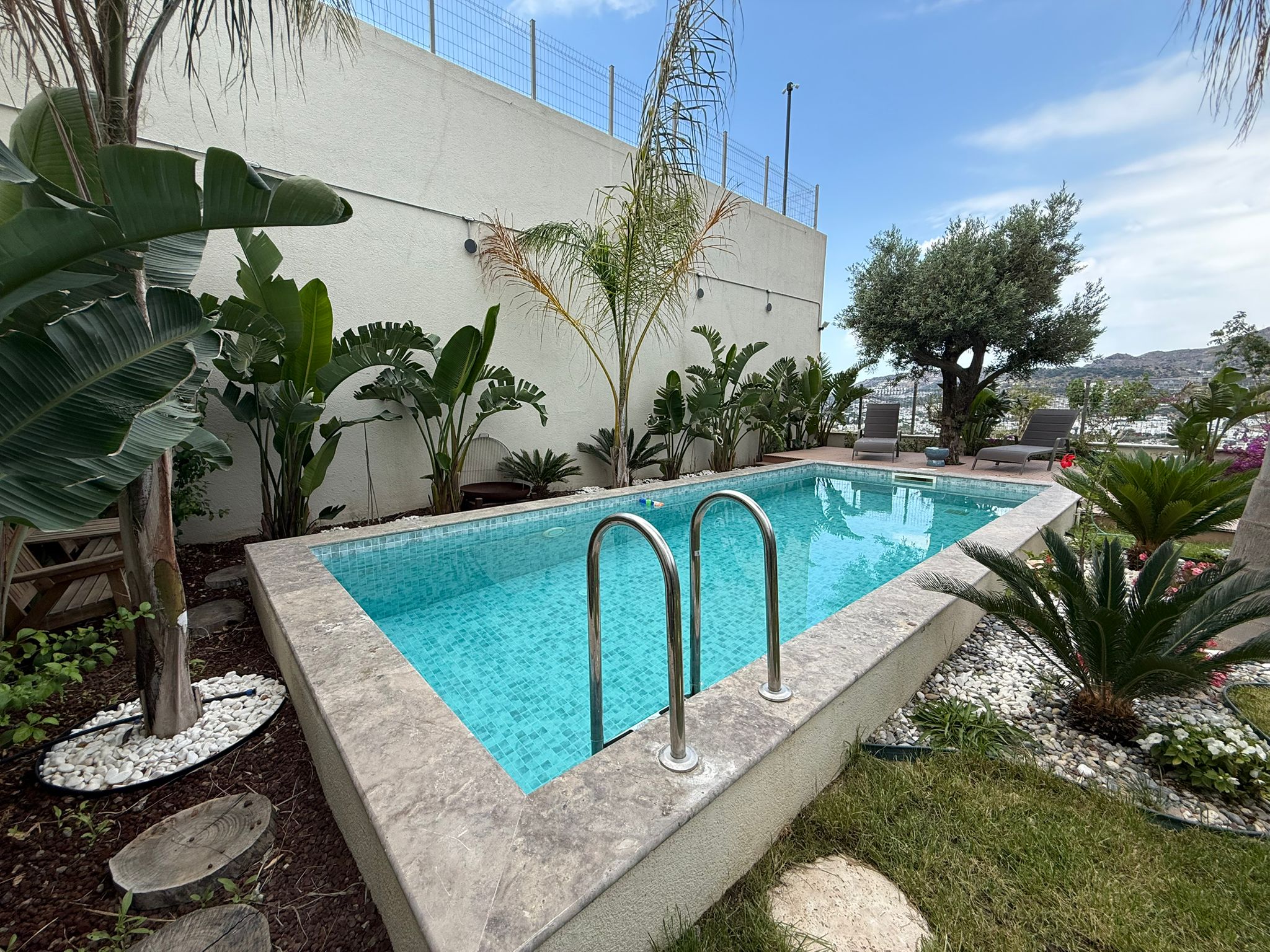 GÜMÜŞLÜKTE BALİ TARZI LÜX VİLLA